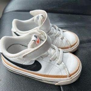 Nike court legacy 7c